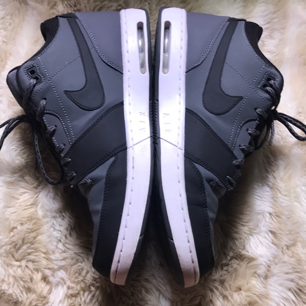 NIKE AIR